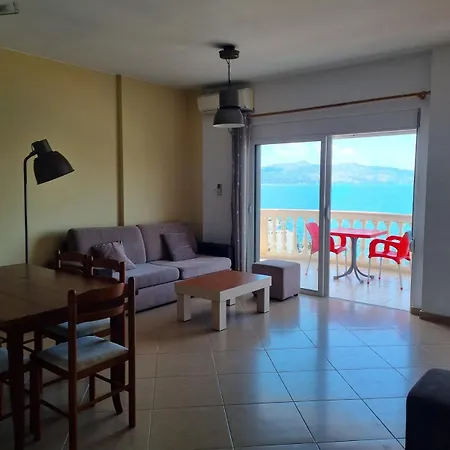 Center Apartment, Amazing View, Parking Sarandë