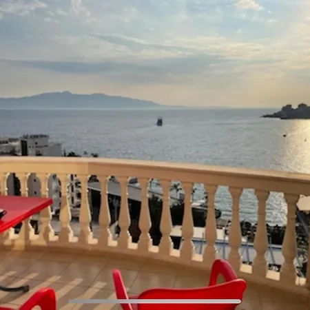 Center Apartment, Amazing View, Parking *