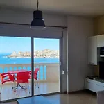 Center Apartment, Amazing View, Parking Sarandë